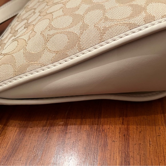 COACH NWT Signature Small Dufflette - Picture 7 of 12